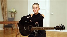 Sedmnáctiletá studentka a písničkářka Anežka Binková po rozhovoru s MF DNES...