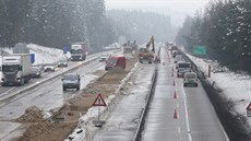 Dělníci začali na problematickém úseku D1 mezi Humpolcem a Větrným Jeníkovem...