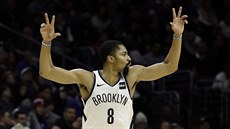 Spencer Dinwiddie z Brooklynu se proti Philadelphi i trefil za ti.