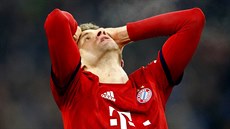 Thomas Müller z Bayernu lituje zahozené ance.