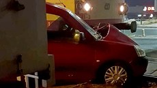Nehoda auta a vlaku v Náchod-Blovsi (18. 12.2018).