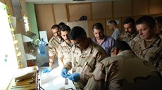 ei cviili nejen vojáky, ale i civilisty iráckého chemického vojska. (14....