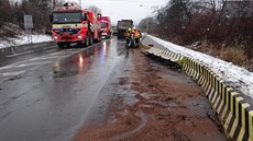 Osmnáctiletý řidič po střetu s nákladním autem v Havířově zemřel. (11. prosince...