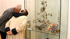 Na výstav návtvníci obdivují vánoní ozdoby a dalí dekorace.