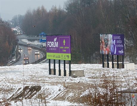 Billboardy u silnice ve Strái nad Nisou