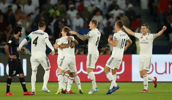 Hrái Realu Madrid se radují ze vsteleného gólu v utkání mistrovství svta...