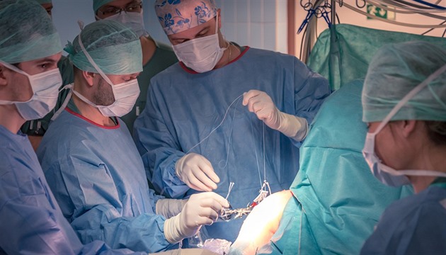 Nyní péči zajistí, malým nemocnicím ale hrozí potíže po vyčerpání přesčasů