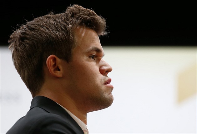 Mistr světa v šachu Carlsen vyhrál online turnaj, který pořádal