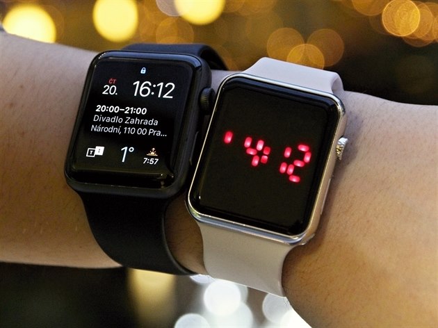 Fotogalerie: Čínská kopie Apple Watch a Apple Watch Series 2