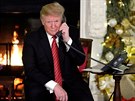Prezident Donald Trump pijal nkolik tradiních telefonát. (24. prosince 2018)