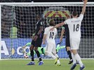 Záloník Realu Madrid Luka Modri (uprosted) dává gól ve finálovém utkání...