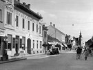 Tato fotografie Hodon�na s hotelem Central a dne�n� N�rodn� t��dou poch�z� z...