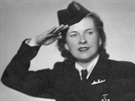 Stevardka Vlasta Boinová v poválené uniform SA s odznaky spolenosti KLM, u...