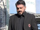 Zklamaný trenér AC Milán Gennaro Gattuso odchází po zápase ve Frosinone (0:0).