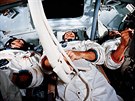 Posádka Apollo 8 pi tréninku v listopadu 1968. Zleva jsou William A. Anders,...