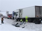 Nehoda tí nákladních aut u obce toky na silnici mezi Havlíkovým Brodem a...