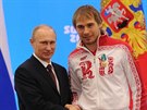 Po zlatu ve tafet v Soi 2014 gratuloval ipulinovi i prezident Putin.