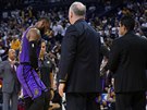 LeBron James z LA Lakers se proti Golden State zranil a jde na laviku.