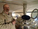 Jan Kotou� ve sv�m minipivovaru