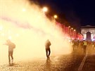 Policie ve Francii pouila proti demonstrantm z hnutí lutých vest vodní dla...