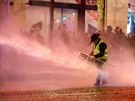 Policie ve Francii pouila proti demonstrantm z hnutí lutých vest vodní dla...