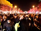 Policie na paíské tíd Champs Elysees pi protestech lutých vest. (22....