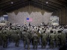 Donald Trump mluví k vojákm USA  na základn Al Asad v Iráku pi jeho...