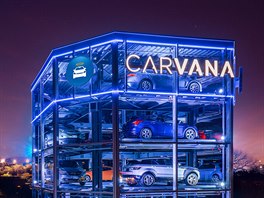 Americk startup Carvana nabz auta z automatu vydvajc auta jako plechovky...