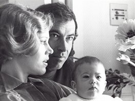 Jane Fondová se svým prvním manelem, reisérem Rogerem Vadimem, a dcerou...