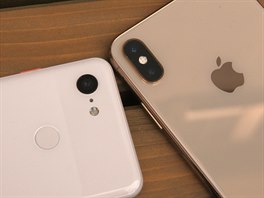 Google Pixel 3 a Apple iPhone XS Max