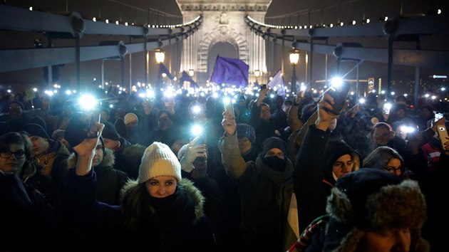 Lid v Budapeti opt protestuj proti takzvanmu otrockmu zkonu. (21. prosince 2018)
