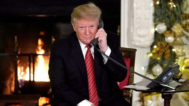 Prezident Donald Trump pijal nkolik tradinch telefont. (24. prosince 2018)