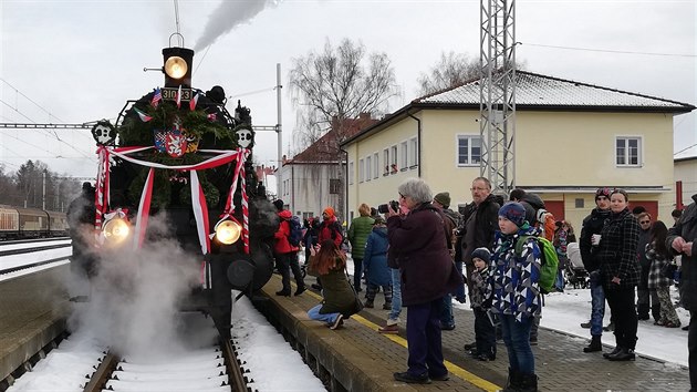 Speciální vlak s TGM zastavil v Horním Dvořišti. Pak pokračoval do Českých Budějovic.