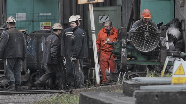 Důl ČSM Stonava sever, kde se stalo důlní neštěstí, při kterém zahynulo 13 havířů. Záchranáři odvětrávají zavalené důlní chodby. (21.12.2018)