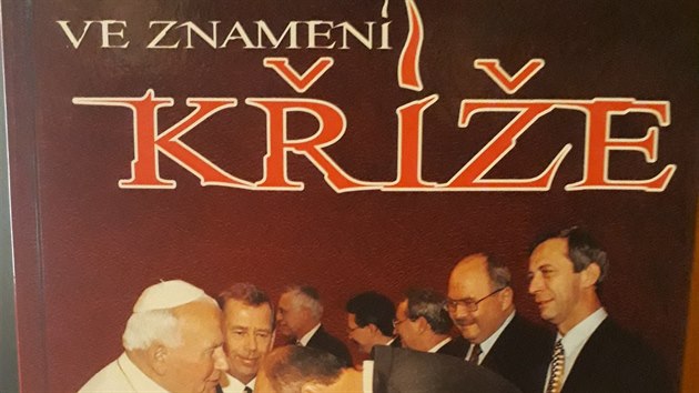 Kniha Ve znamen ke poslance KSM Miroslava Grebenka, na jej kest piel ministr kultury Antonn Stank z SSD