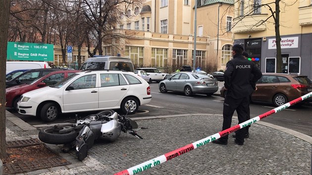 Mu v Praze ujdl policistm v kradenm aut, bez idiku a pod vlivem drog. (23.12.2018)