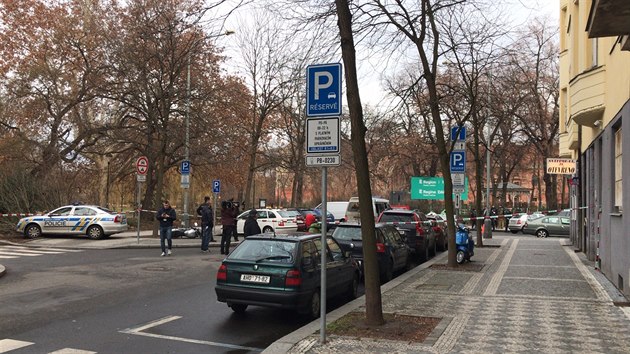 Mu v Praze ujdl policistm v kradenm aut, bez idiku a pod vlivem drog. (23.12.2018)