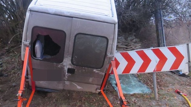 Snmek z nehody v obci Drahanovice na Olomoucku, pi kter z jedouc dodvky vyskoili dva mladci.