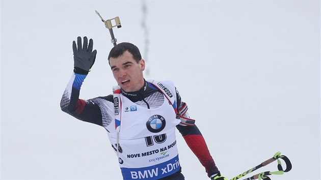 Michal Krčmář v cíli závodu s hromadným startem v Novém Městě na Moravě.
