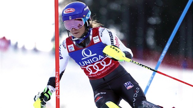 Mikaela Shiffrinov ve slalomu Semmeringu.