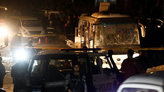 Pobl autobusu s turisty v egyptsk Gze vybuchla bomba. (28. prosince 2018)
