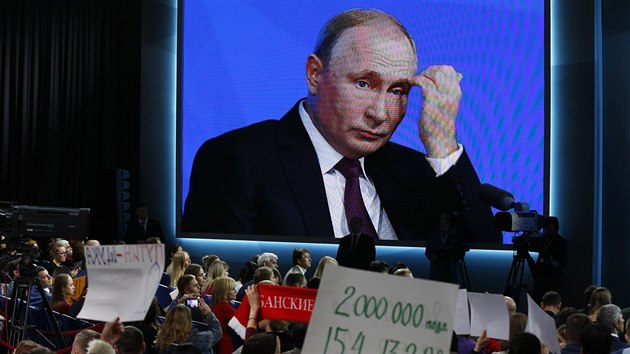 Rusk prezident Vladimir Putin na tradin vron tiskov konferenci o stavu Rusk federace (20. prosince 2018)
