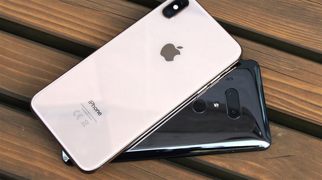 Apple iPhone XS Max a HTC U12+