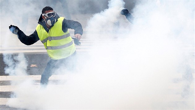 Protesty lutch vest ve Francii. (22. listopadu 2018)
