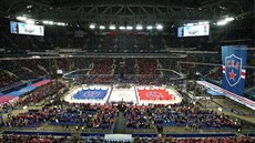 Pohled na zaplněný stadion v Petrohradu, kde domácí hokejisté v duelu pod širým...