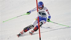 Petra Vlhová ze Slovenka ve slalomu v Courchevelu.