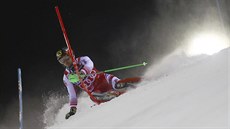 Rakuan Marcel Hirscher bhem druhého kola slalomu v Madonn di Campiglio.