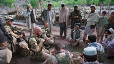 Během služby se Češi snaží navázat kontakt s Afghánci ve vesnicích.