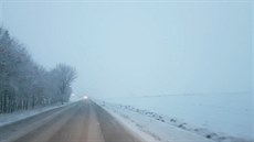 Mokrý sníh zkomplikoval dopravu v kraji