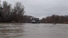 V Bratislav se dnes dopoledne na Dunaji utrhl ponton se známou restaurací...